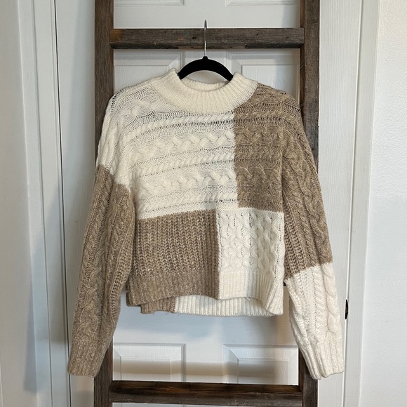 Abercrombie & Fitch Sweaters - Abercrombie Tonal Patchwork Dolman Longsleeve Sweater in White & Beige Pattern
